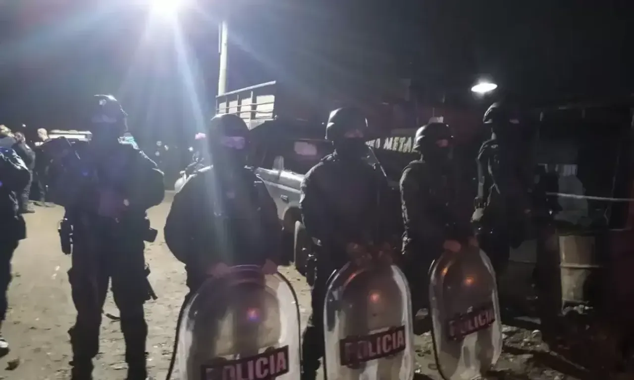 Detienen a Hombre que Resistió con Armas un Allanamiento en su Domicilio