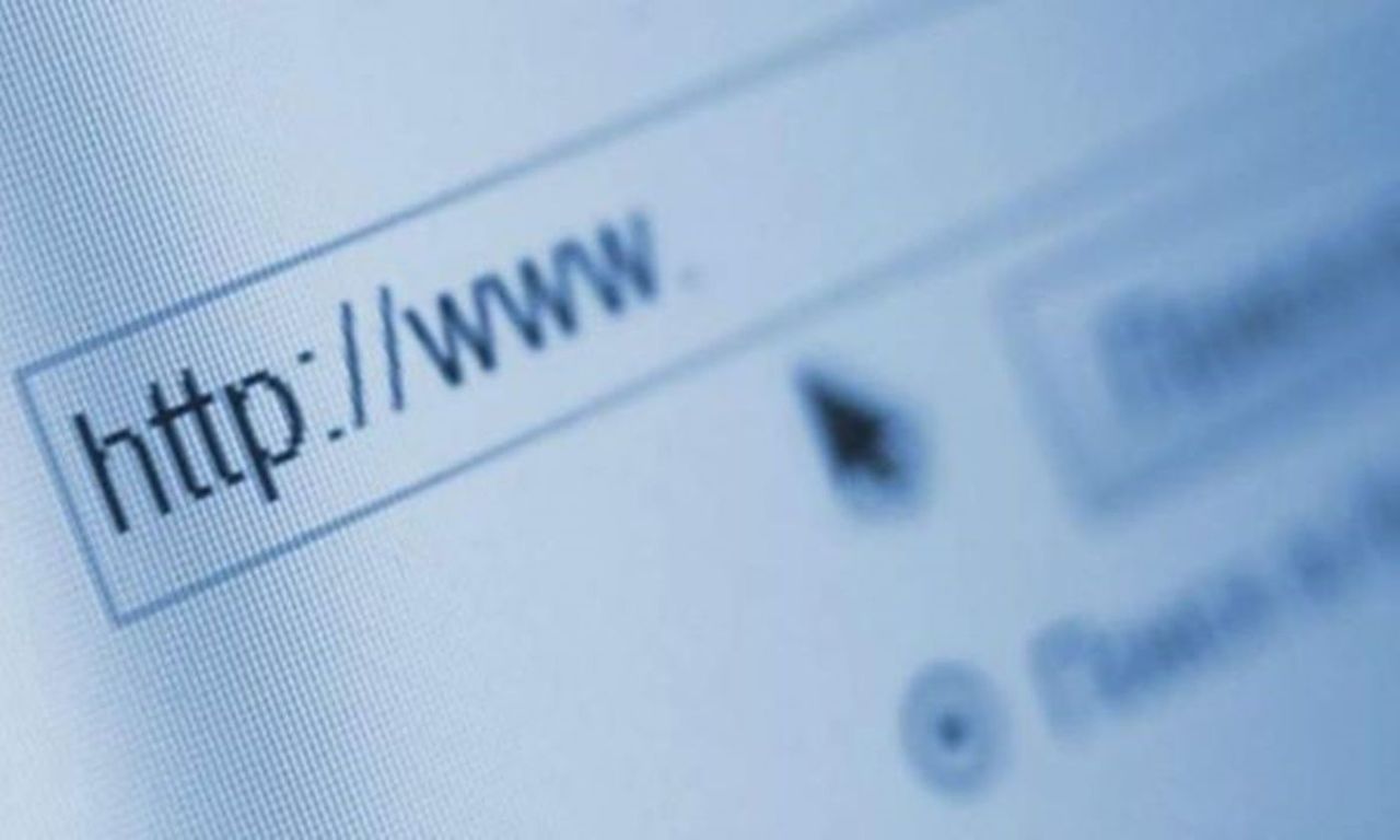 Editores periodísticos adhieren al DNU declarando servicio público a telefonía celular, cable e internet