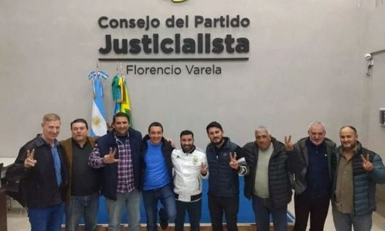 Precandidatos del oficialismo suman apoyos