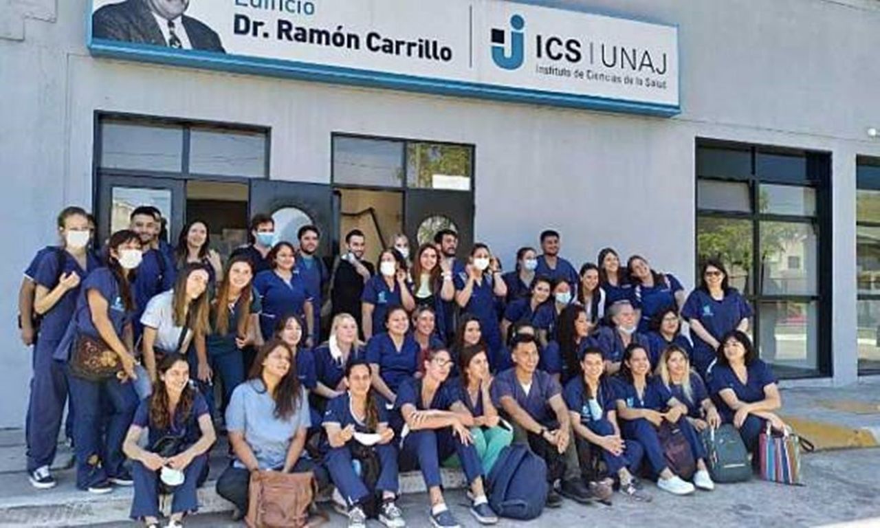 Orgullo por los primeros médicos y médicas de la UNAJ