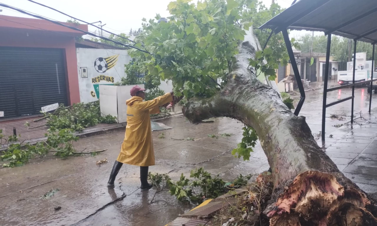 Despliegue Operativo en Florencio Varela Tras Tormenta de Alta Intensidad