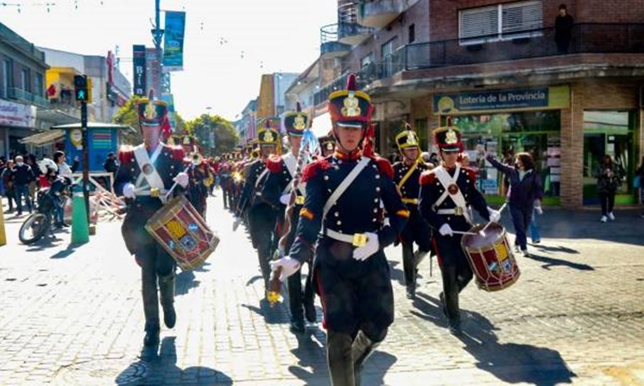 La Peatonal Monteagudo fue visitada por los Granaderos