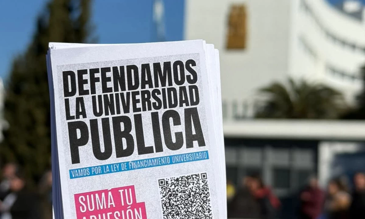 Banderazo por la Unaj: en defensa del trabajo y la educación