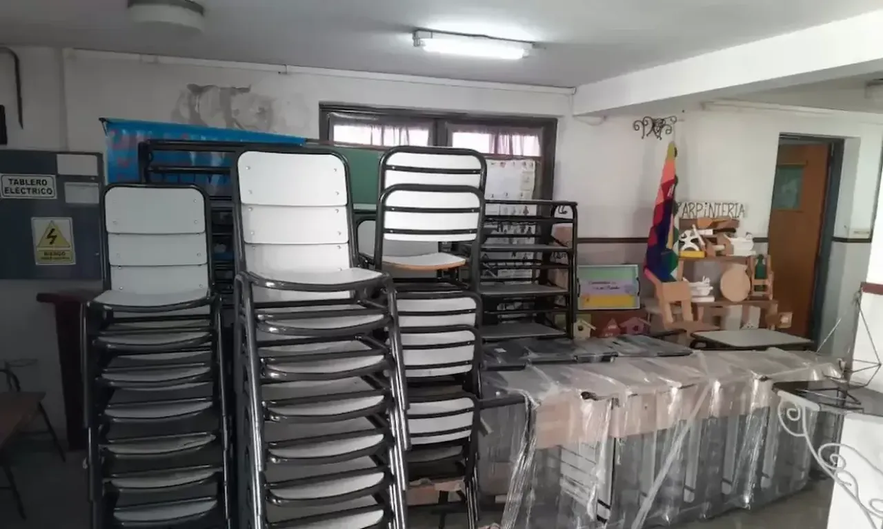 Más de 70 escuelas en Varela reciben mobiliario gracias a gestiones del gobierno local