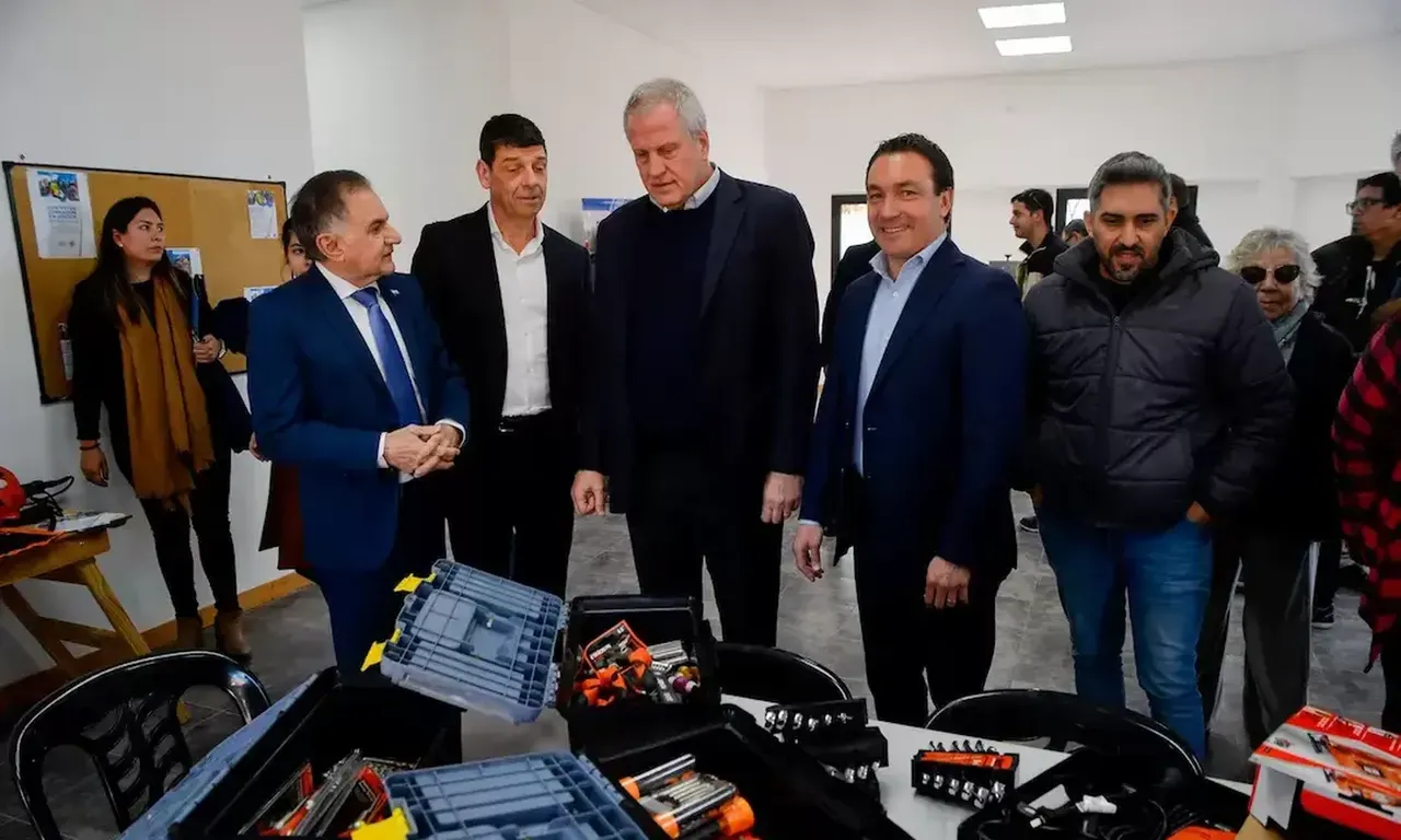 Impulsando la formación y el empleo: Inauguración del Centro de Formación en Oficios "Mary Sánchez" en la Universidad Nacional "Arturo Jauretche"