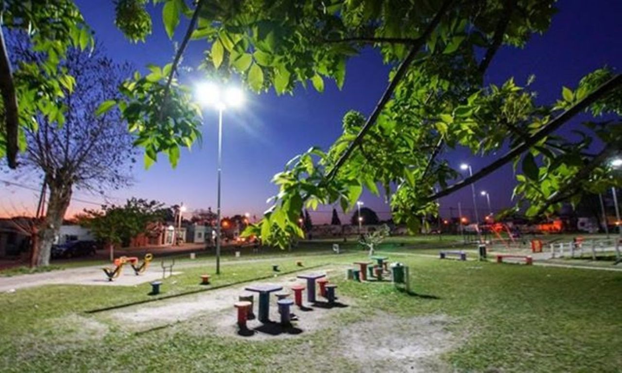 Remplazan por luces de leds las luminarias de 19 plazas de Florencio Varela