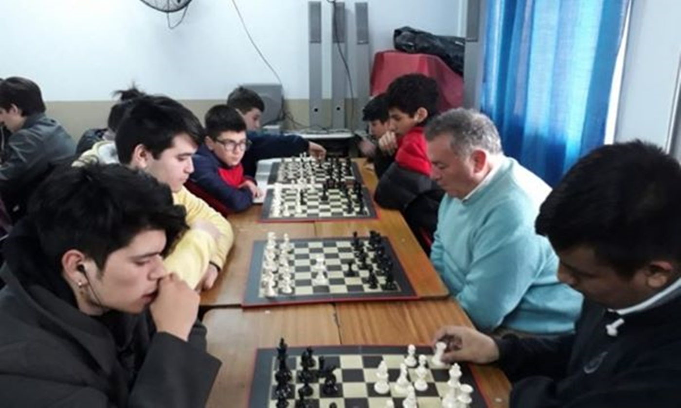 Jornada de ajedrez en escuela varelense