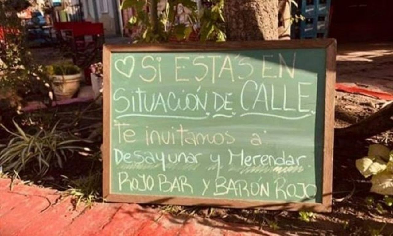 Un bar rojo y solidario