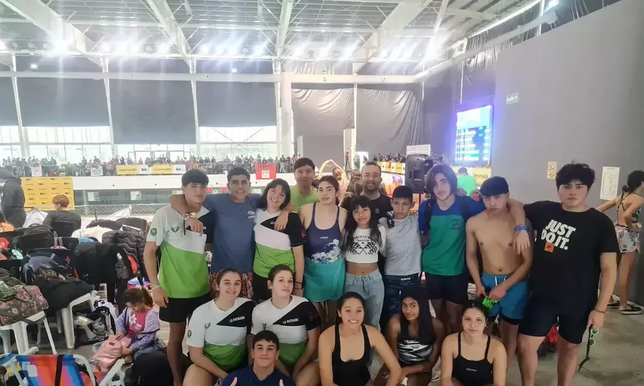 Equipo municipal destaca con brillante actuación en torneo de natación metropolitano.